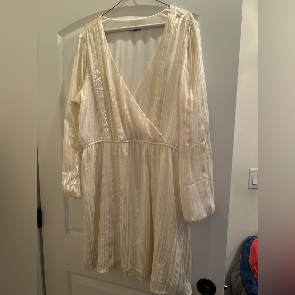 Express Cream Long-Sleeve Top